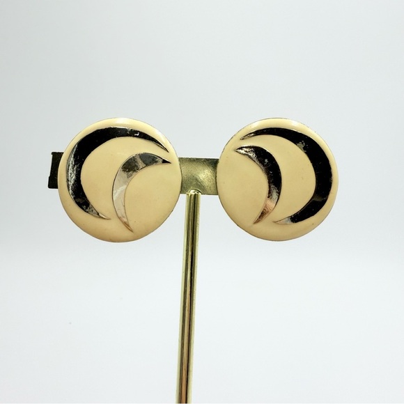 Vintage Enamel Cream Silver Tone Crescent Clip on Earrings - Picture 7 of 7